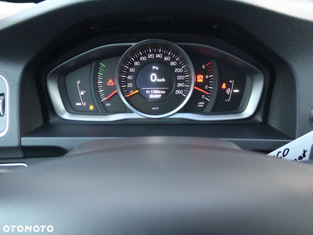 Volvo V60 D3 Momentum - 8