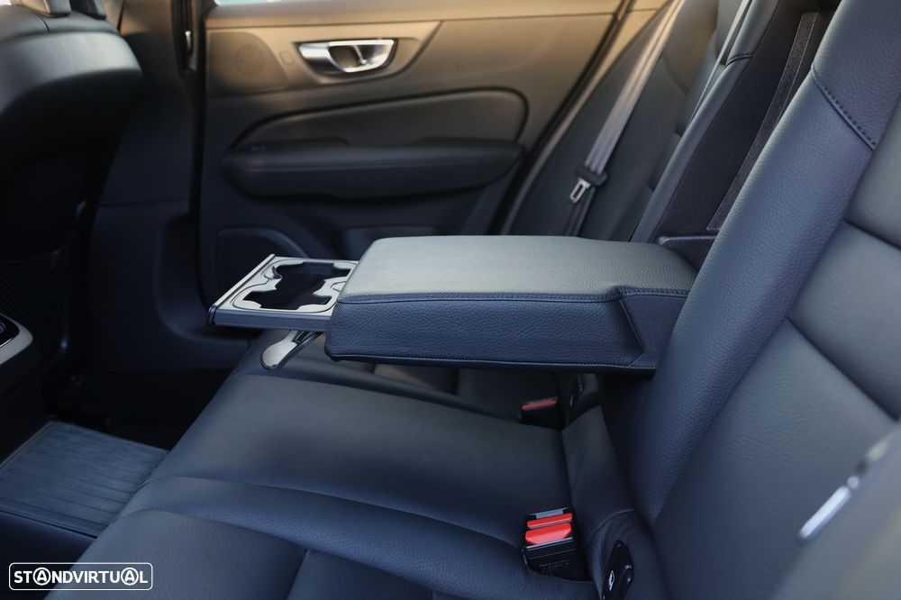 Volvo V60 2.0 T6 AWD TE Plus Dark - 14