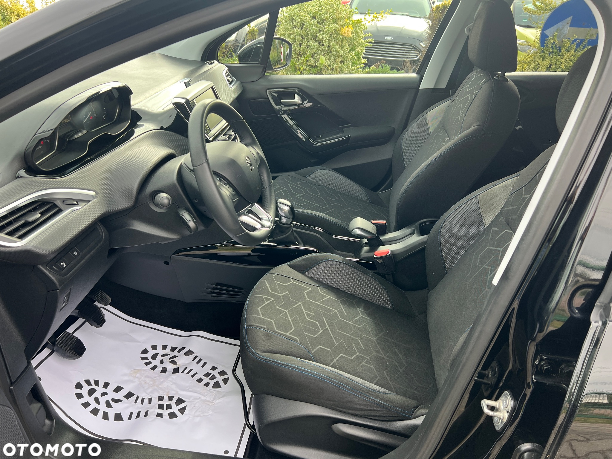 Peugeot 2008 1.2 Pure Tech Signature - 10