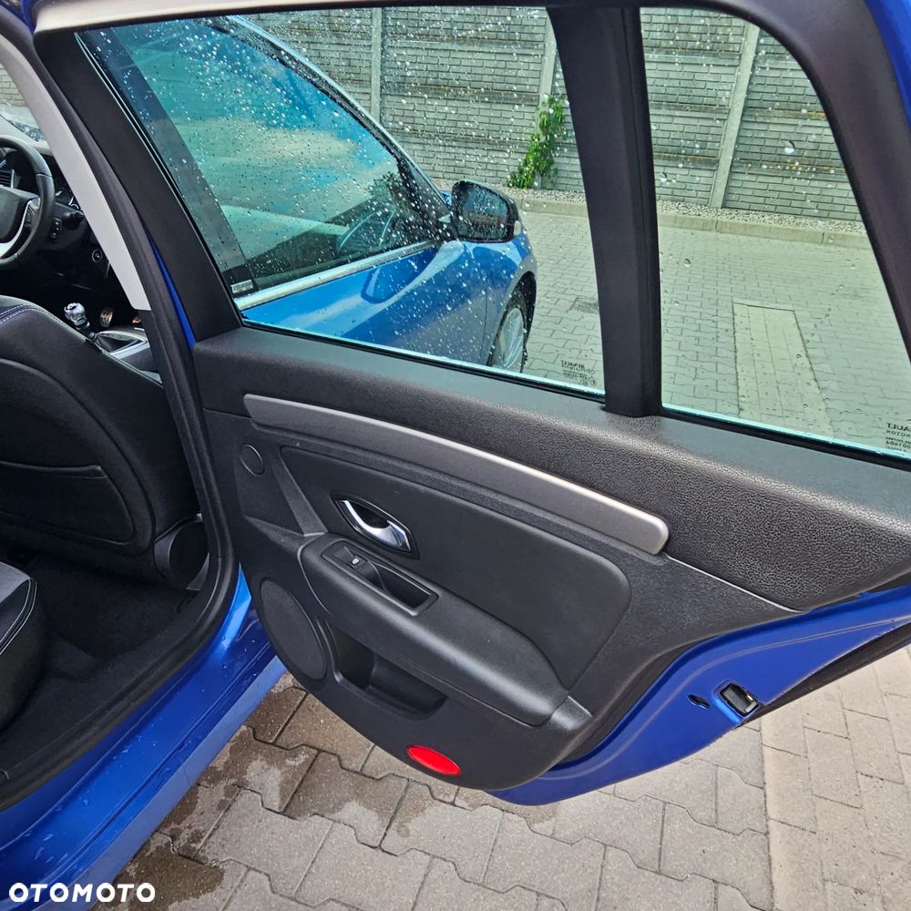 Renault Laguna dCi 180 FAP GT - 17