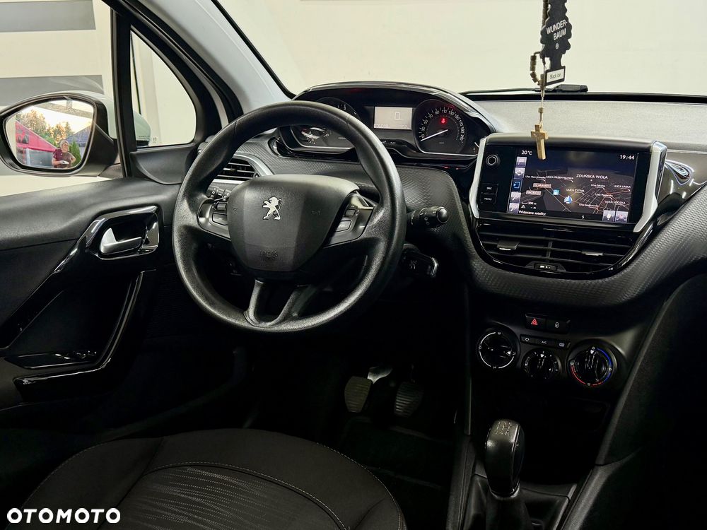 Peugeot 208 - 15