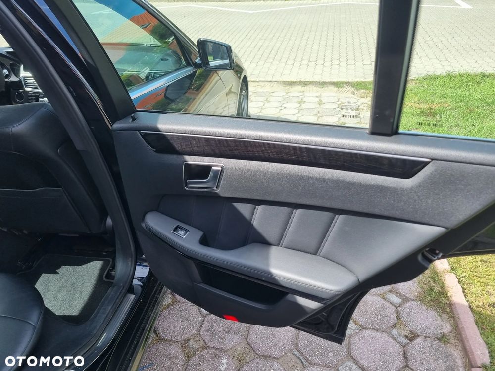 Mercedes-Benz Klasa E 350 CDI DPF 4Matic BlueEFFICIENCY 7G-TRONIC Avantgarde - 21