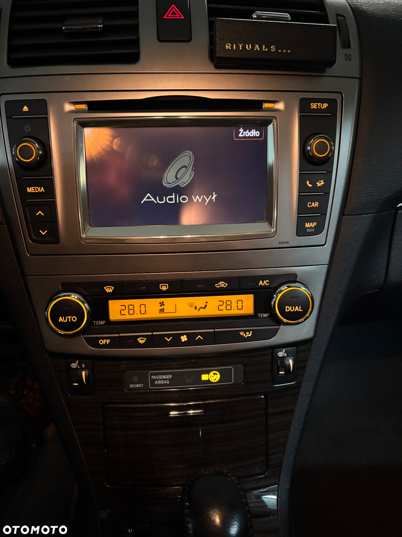 Toyota Avensis 1.8 Sol NAVI MS - 11