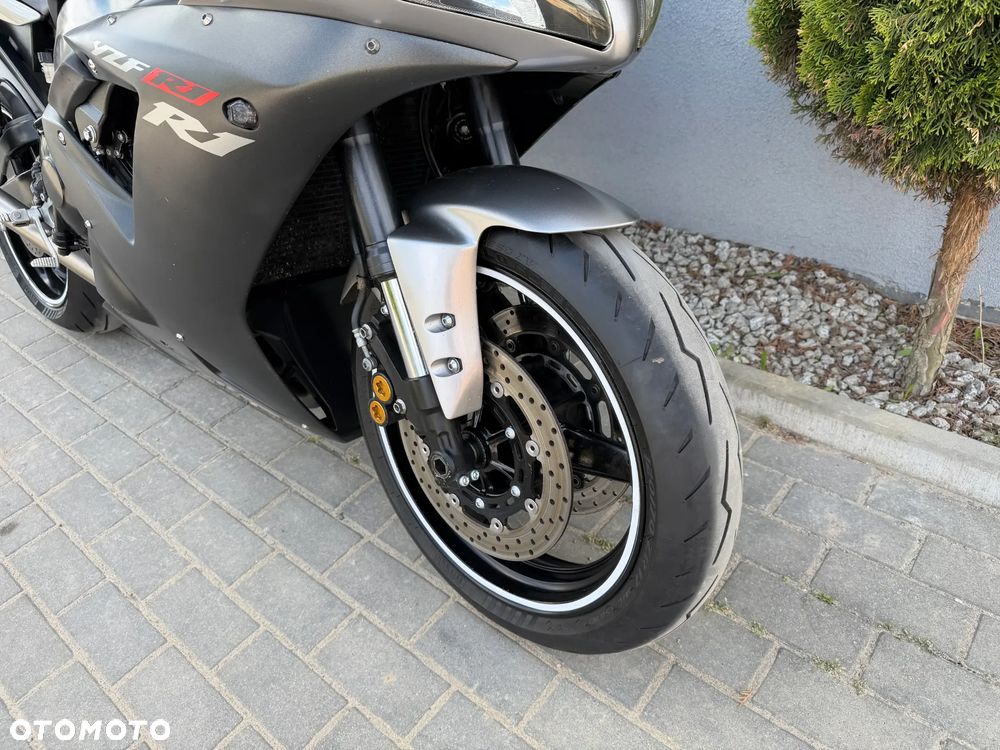 Yamaha R1 - 19