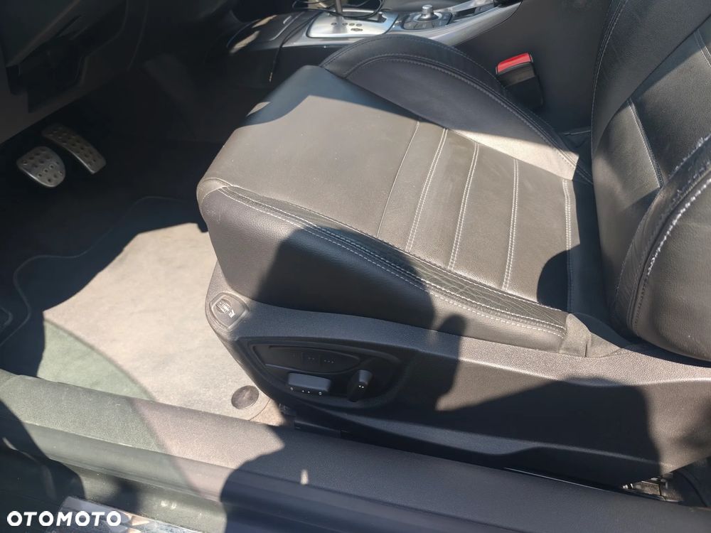 Renault Laguna 3.0 dCi V6 Initiale Euro5 - 13