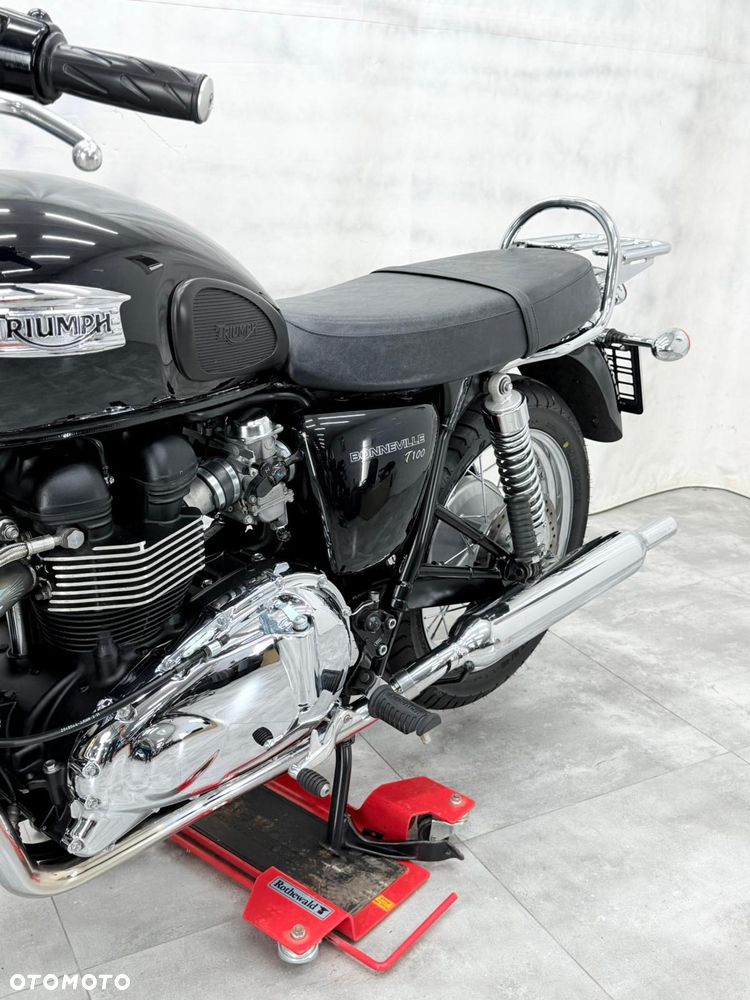 Triumph Bonneville - 5