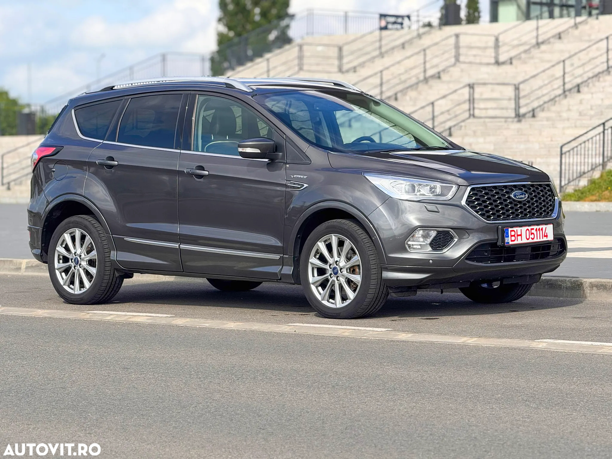 Ford Kuga 2.0 TDCi 4x4 Aut. Vignale - 2