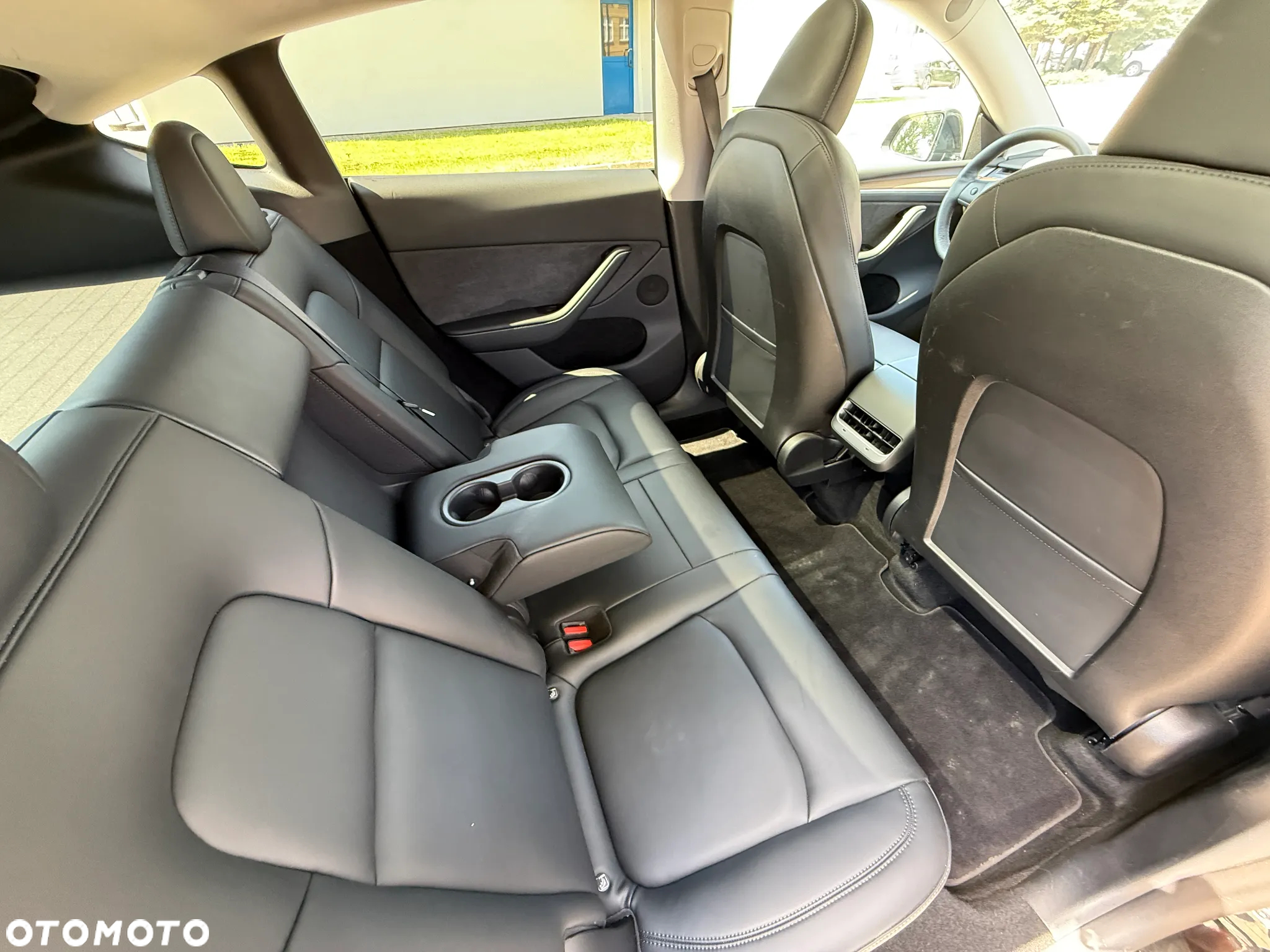 Tesla Y Performance AWD - 10