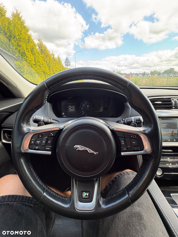 Jaguar F-Pace 2.0 i4D AWD R-Sport - 14