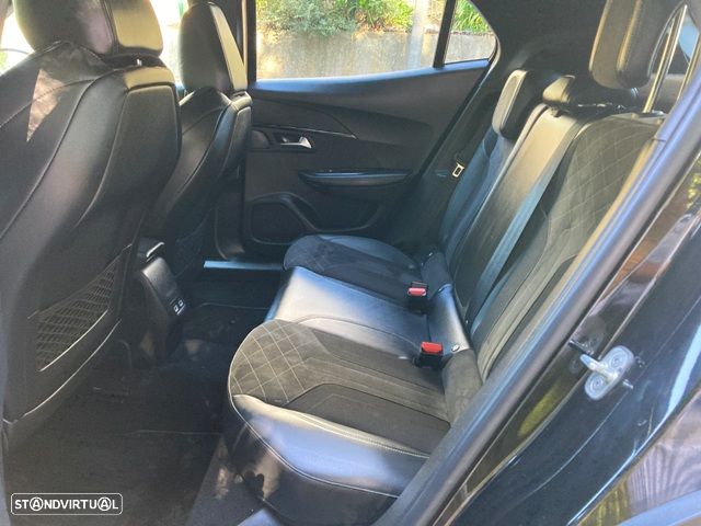 Peugeot 2008 1.5 BlueHDi GT EAT8 - 36