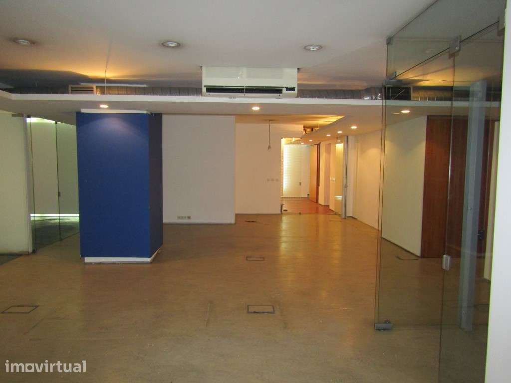 Espaço Comercial à venda / Armazém junto ao Marquês de Pombal com E... - Grande imagem: 3/12
