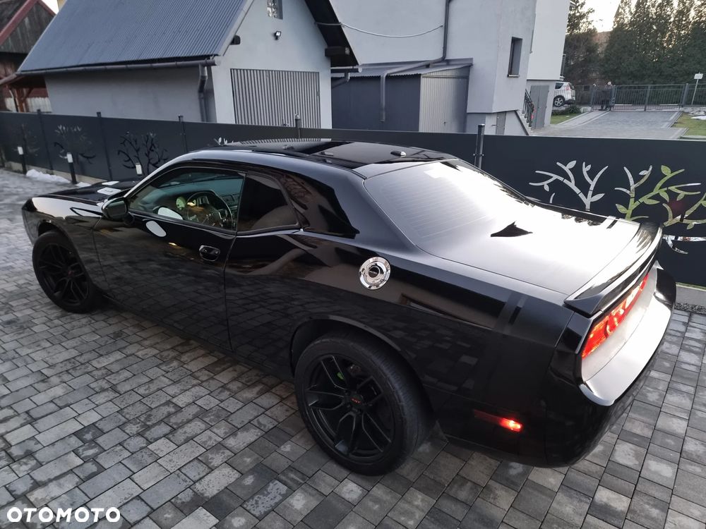 Dodge Challenger - 7