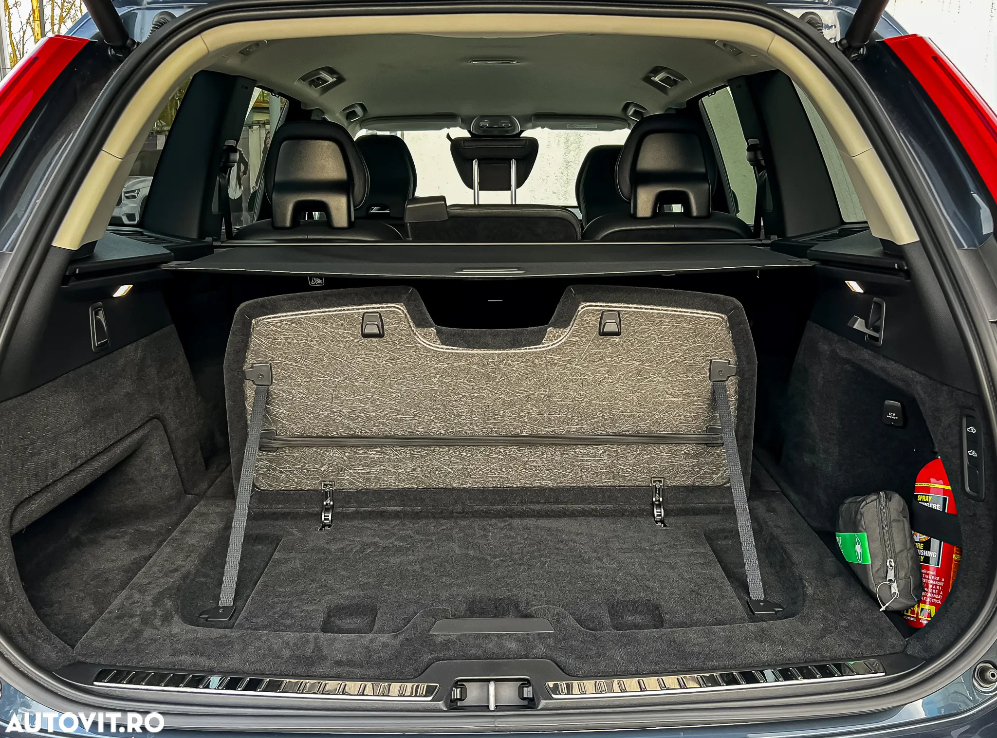 Volvo XC 90 - 9