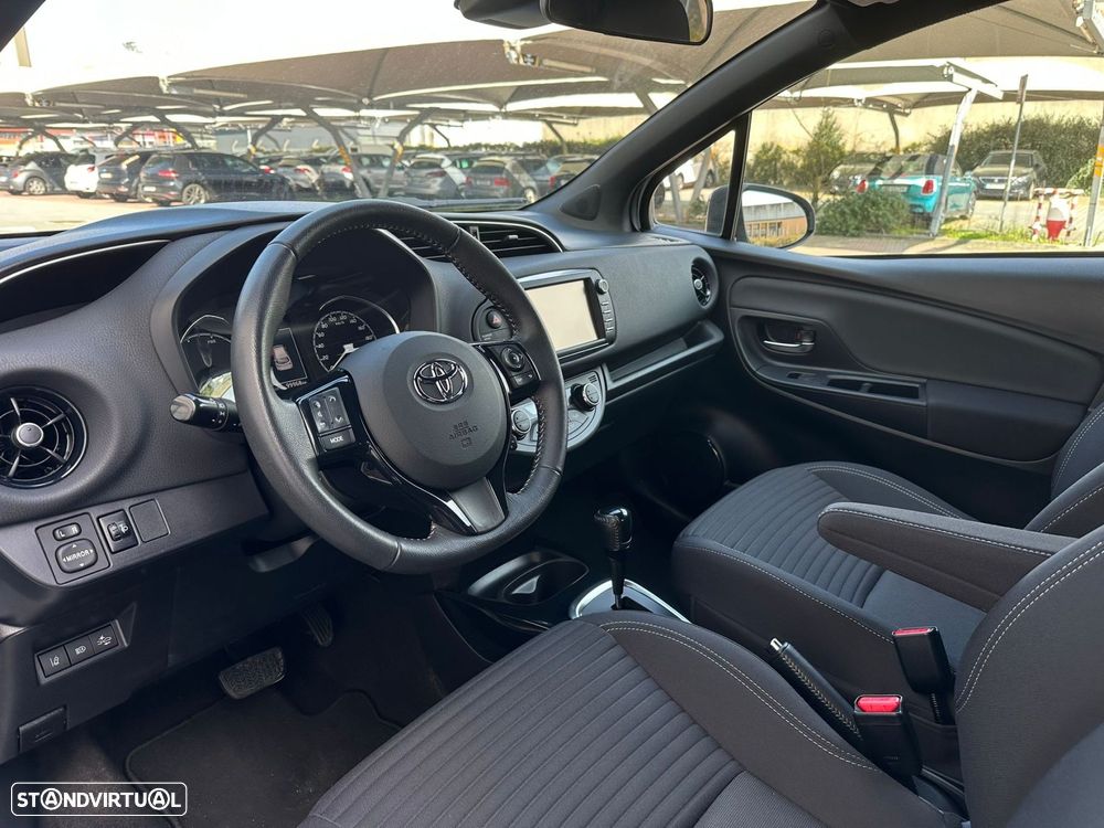 Toyota Yaris 1.5 HSD Comfort +P.Style+P.Techno - 6