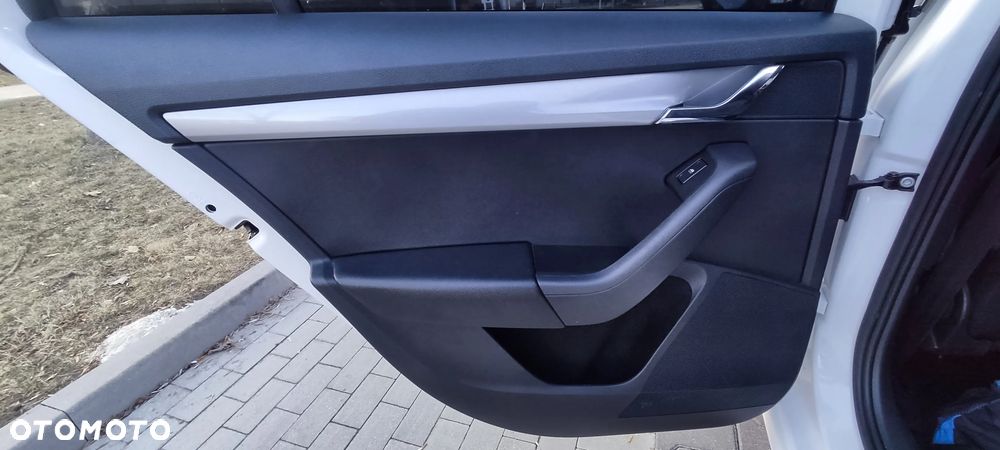 Skoda Octavia 1.6 TDI DSG Ambition - 14