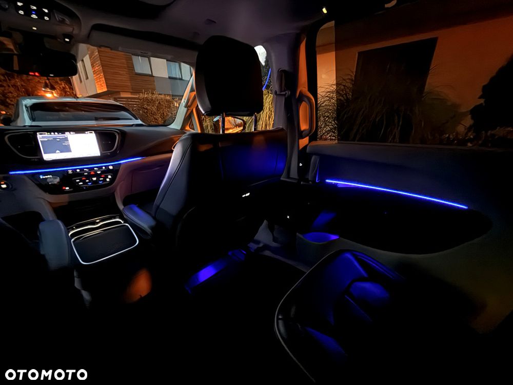 Chrysler Pacifica - 34
