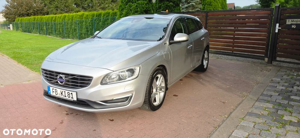 Volvo V60 D5 AWD R-Design Momentum - 1