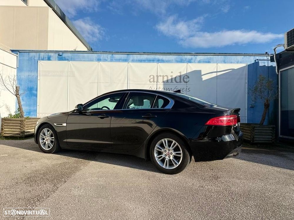 Jaguar XE 2.0 D Pure - 6