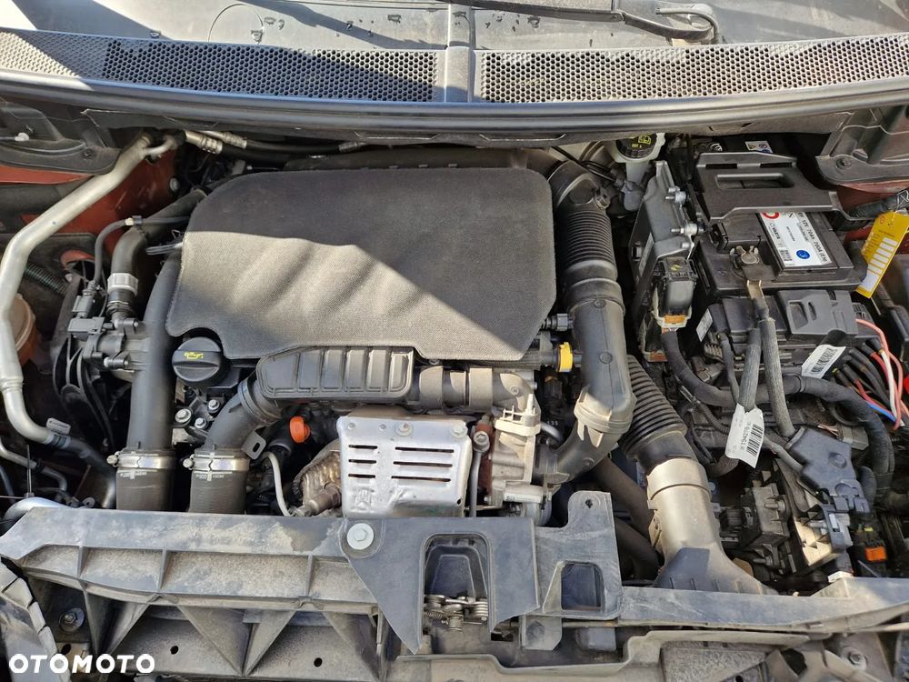Peugeot 3008 1.2 PureTech Active S&S EAT6 - 21