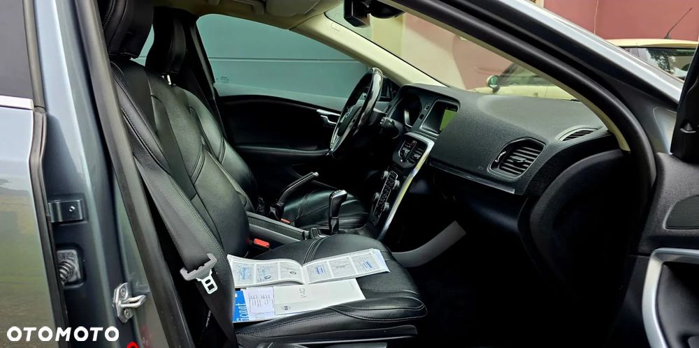 Volvo V40 D4 Summum - 16