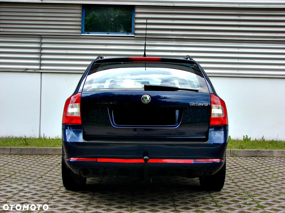 Skoda Octavia 1.6 Combi Advance - 8
