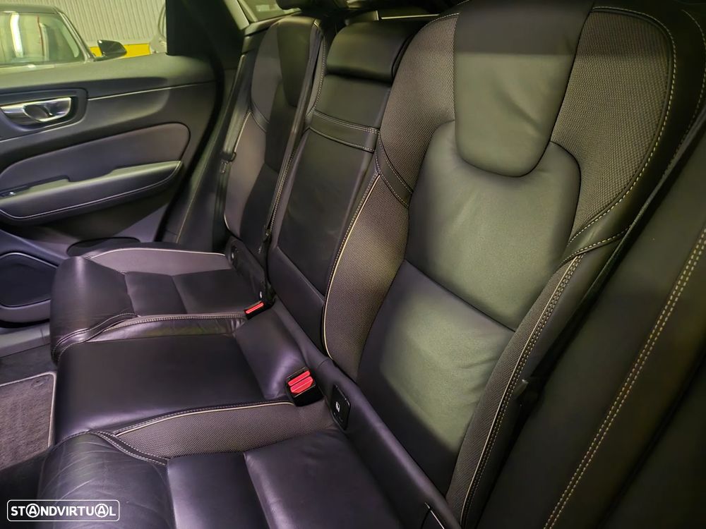 Volvo XC 60 2.0 D4 R-Design Geartronic - 32