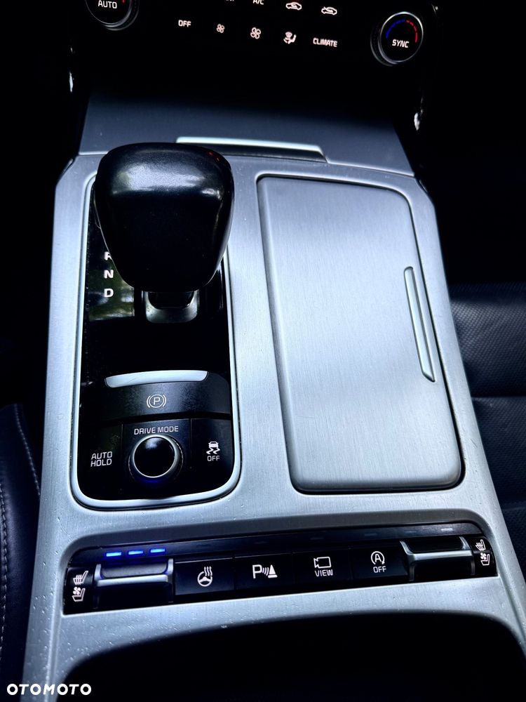 Kia Stinger - 12