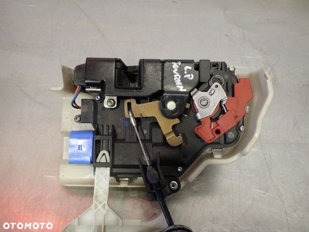 ZAMEK LEWY PRZÓD DRZWI VOLKSWAGEN TOURAN I - 2