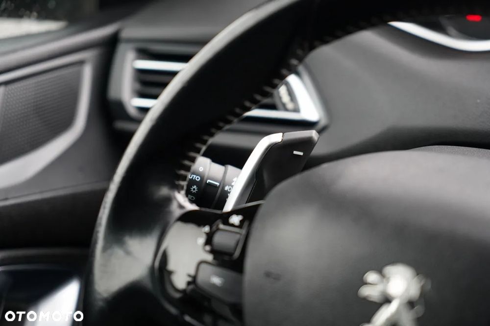 Peugeot 308 BlueHDi 130 EAT6 Stop & Start Active Business-Paket - 25