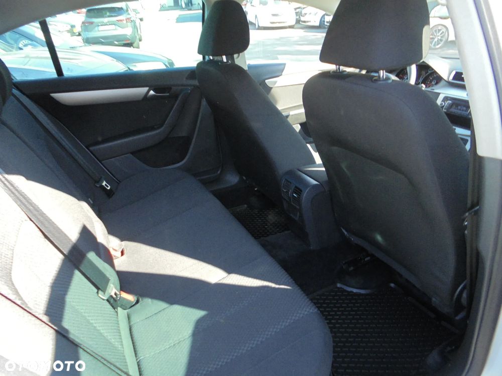 Volkswagen Passat 2.0 TDI Comfortline - 15