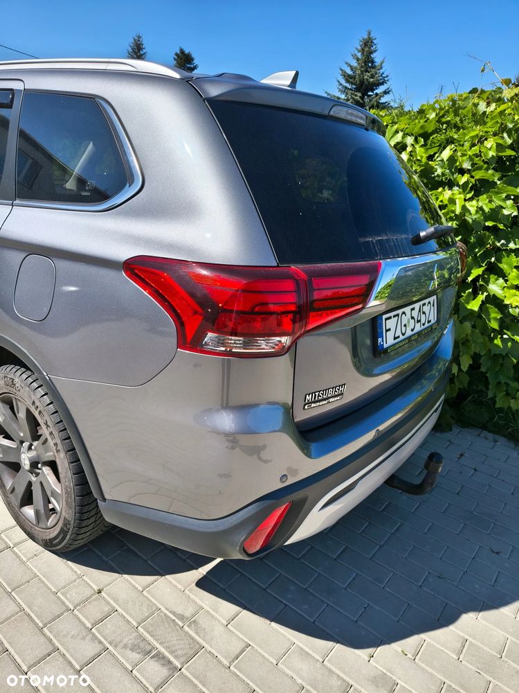 Mitsubishi Outlander - 10