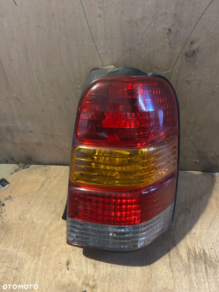 FORD MAVERICK LAMPA PRAWA TYL TYLNA KOMPLETRNA CZESCI ROZNE