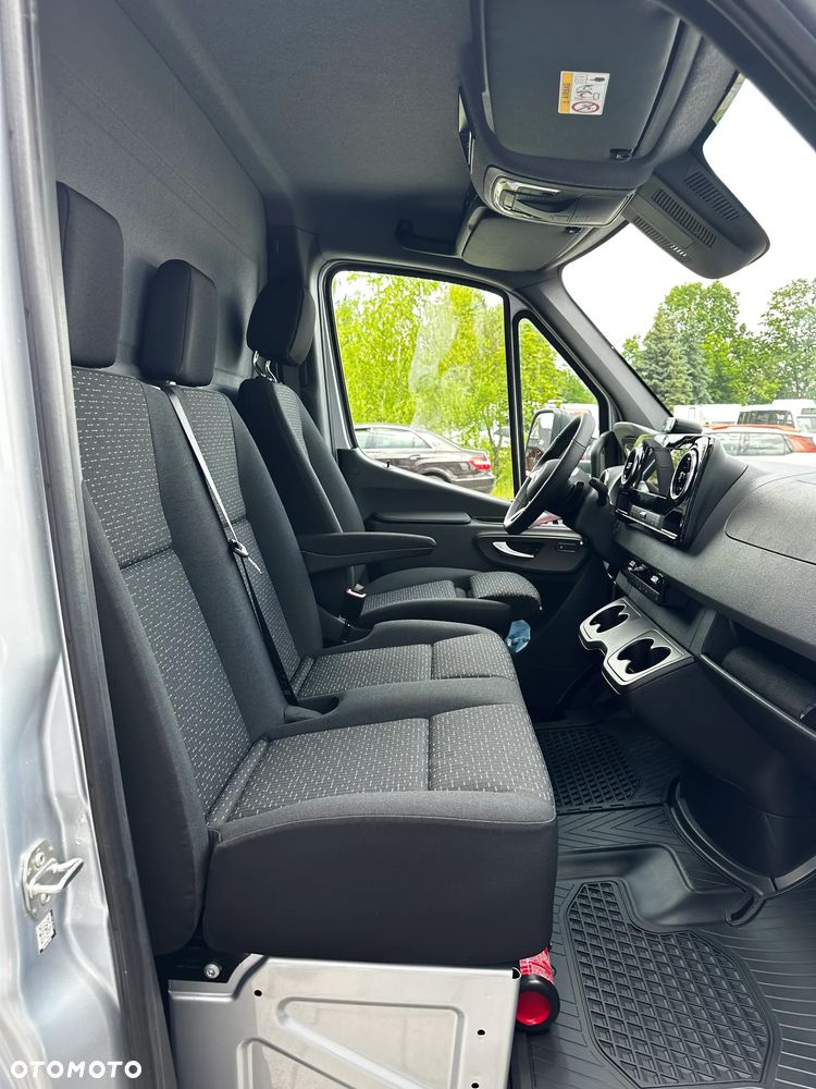 Mercedes-Benz Sprinter - 29