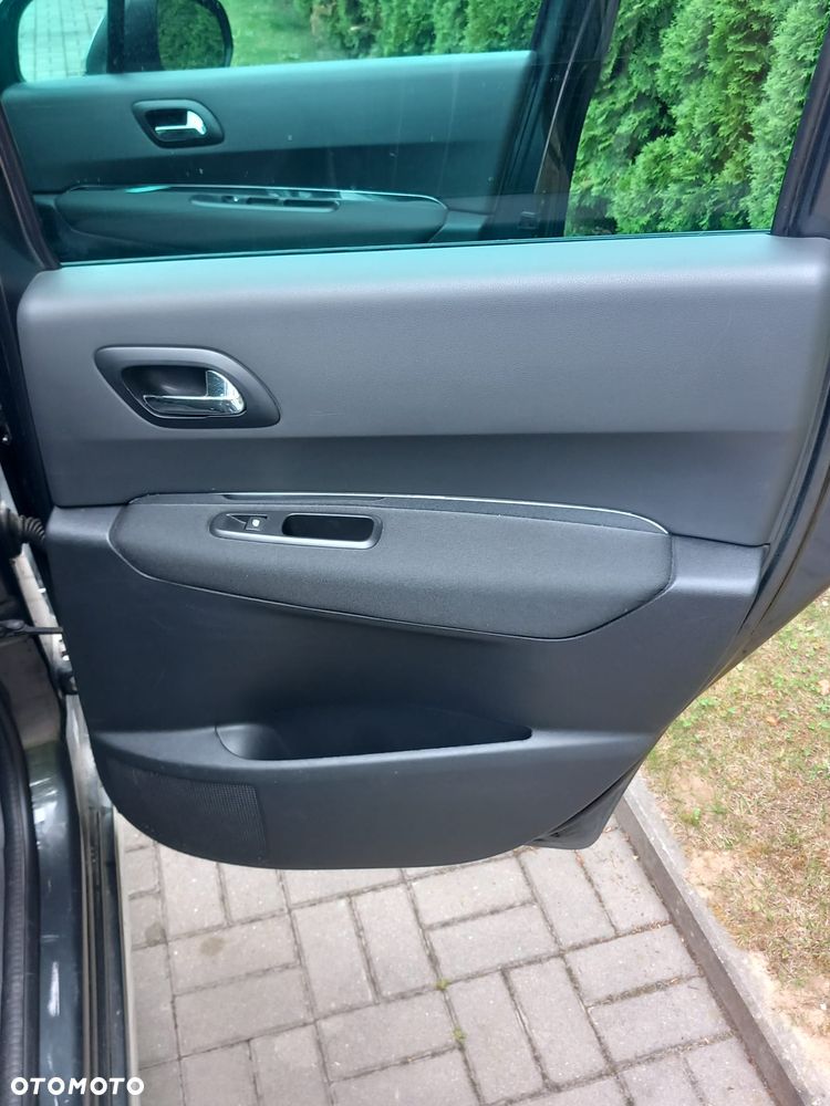 Peugeot 3008 1.6 BlueHDi Style S&S - 16