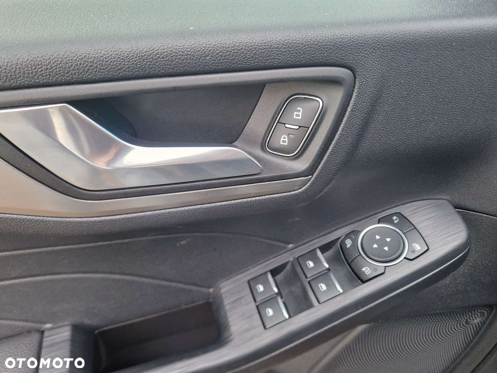 Ford Kuga - 10