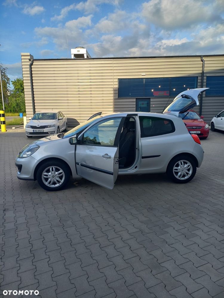 Renault Clio - 21
