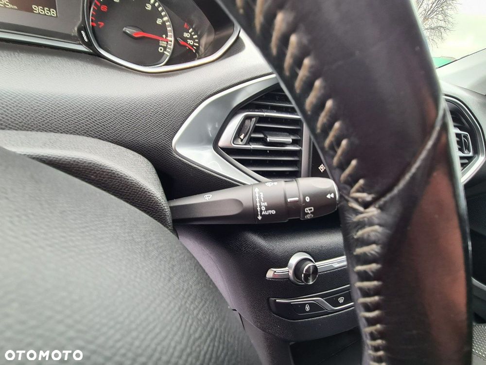 Peugeot 308 1.2 PureTech Allure S&S - 24