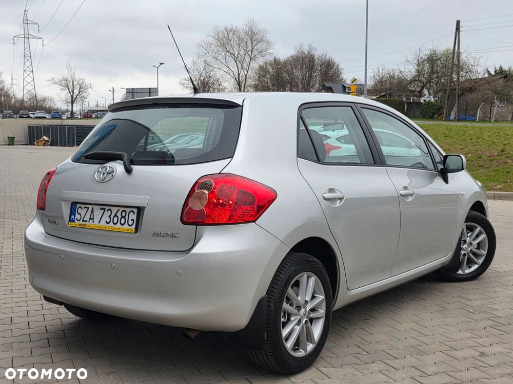 Toyota Auris 1.6 VVT-i Terra - 3