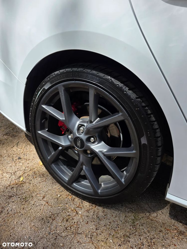 Ford Focus 2.3 EcoBoost ST - 8
