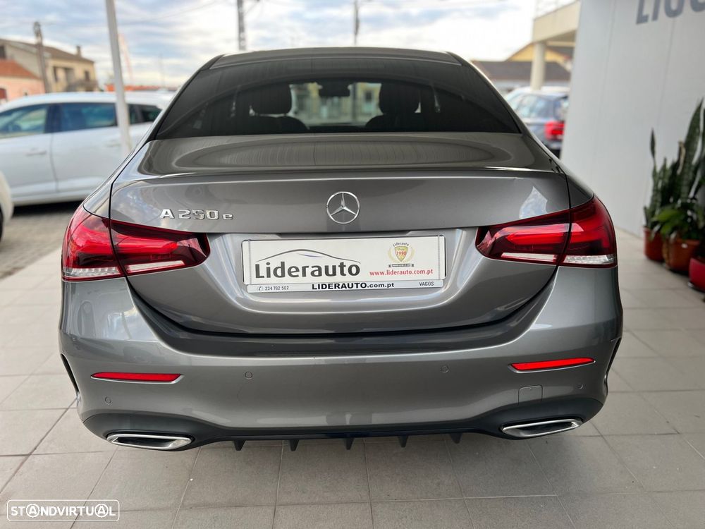 Mercedes-Benz A 250 Limousine e AMG Line - 6