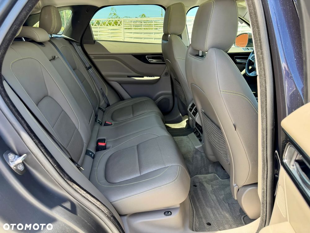 Jaguar F-Pace 25t AWD R-Sport - 20