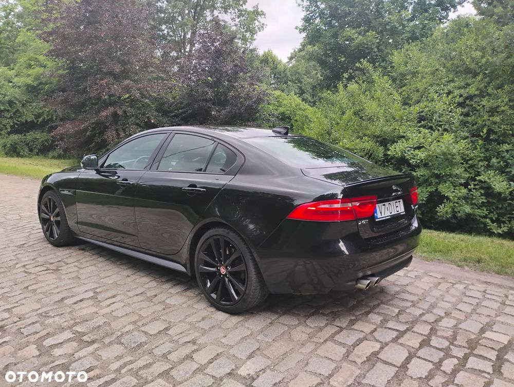 Jaguar XE 2.0 D AWD R-Sport - 29