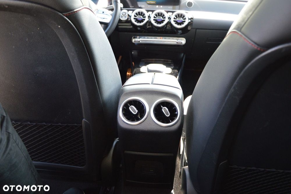 Mercedes-Benz CLA 250 4-Matic AMG Line 7G-DCT - 19