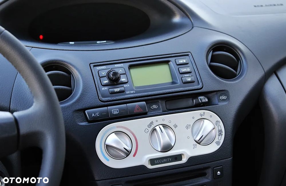 Toyota Yaris 1.3 Sol - 27