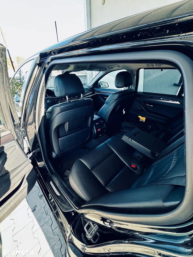 BMW Seria 5 520d xDrive - 14