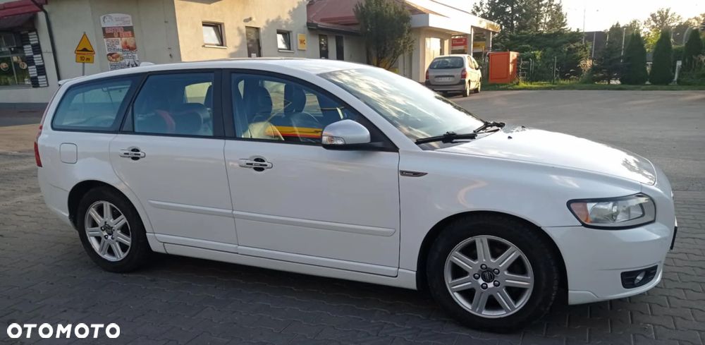 Volvo V50 D2 R-Design - 1