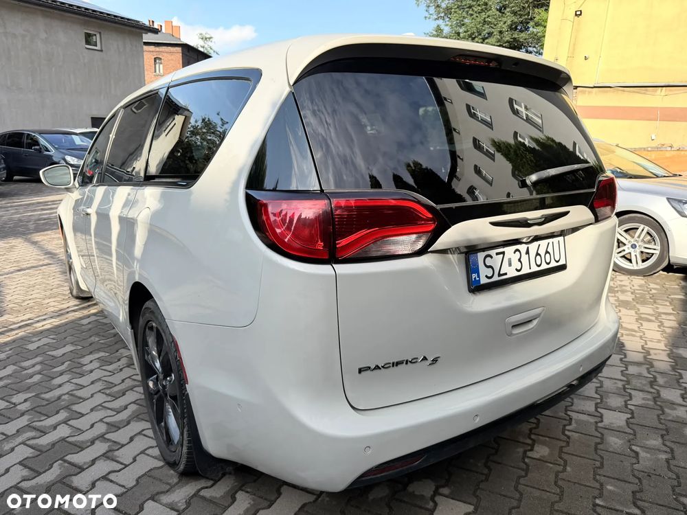 Chrysler Pacifica - 8
