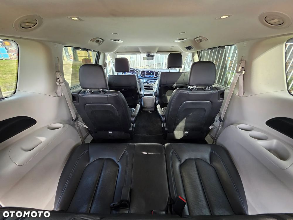 Chrysler Pacifica - 28