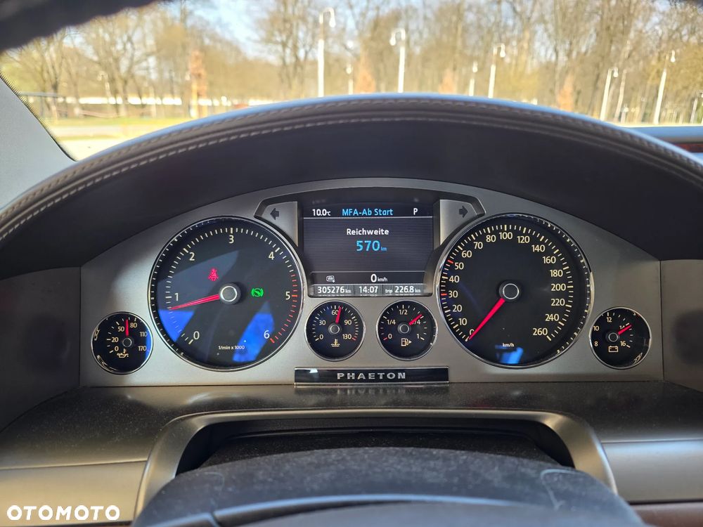Volkswagen Phaeton - 34