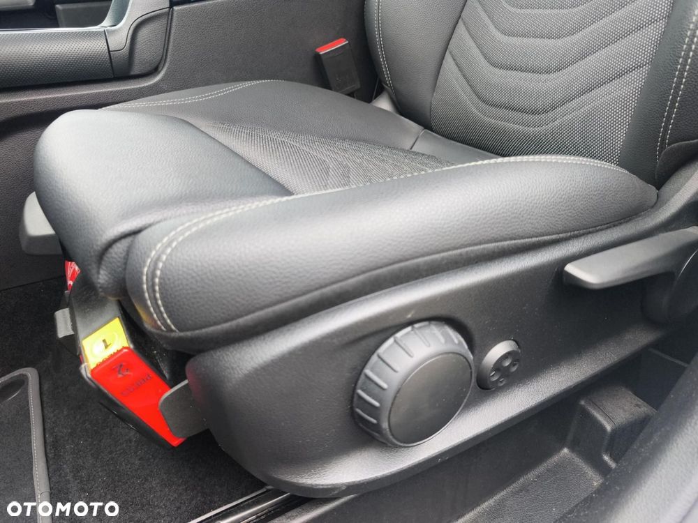 Mercedes-Benz GLA - 11